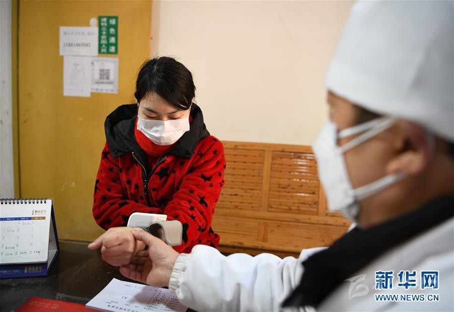 （抓好經(jīng)濟發(fā)展 應(yīng)對復(fù)雜局面·圖文互動）（1）2500萬農(nóng)民工如何安全返崗？——農(nóng)民工大省四川復(fù)工觀察