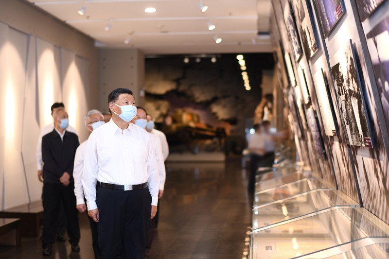 2022年8月16日至17日，中共中央總書記、國家主席、中央軍委主席習(xí)近平在遼寧考察。這是16日下午，習(xí)近平在錦州市考察遼沈戰(zhàn)役紀(jì)念館。 新華社記者 燕雁 攝
