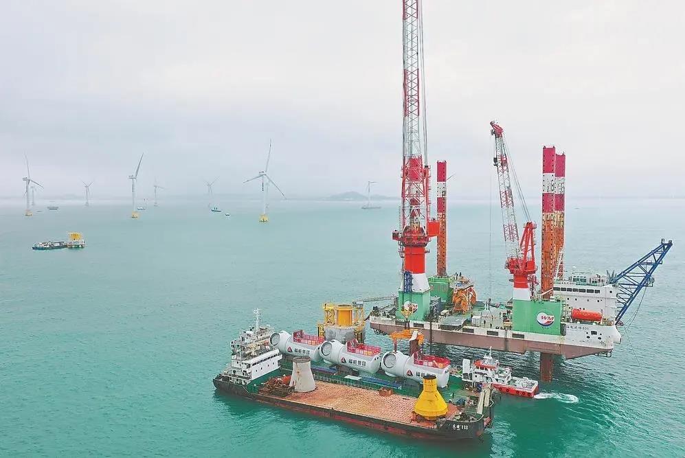 福能集團(tuán)曾是“一煤獨(dú)大”的老國(guó)企，近年來(lái)積極轉(zhuǎn)型，布局新能源、新材料、醫(yī)療健康等領(lǐng)域。圖為福能集團(tuán)三川海上風(fēng)電項(xiàng)目。（資料圖片）